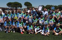 Futebol une jovens do mundo inteiro