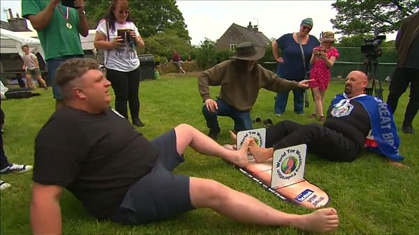 Watch: Toe wrestler nails 16th world championship title | Euronews