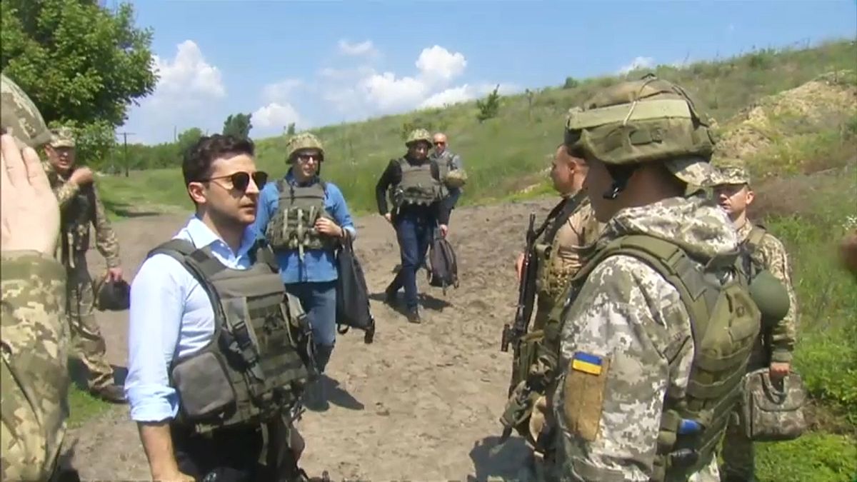 بازدید رئیس‌جمهور اوکراین از جبهه‌های جنگ علیه شورشیان جدایی‌طلب