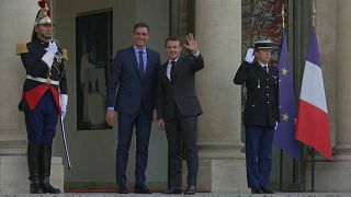Macron e Sánchez acertam posições para futuros cargos europeus