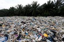 Malezya tonlarca çöpü geri gönderiyor: Gelişmiş ülkelerin çöplüğü olmayacağız