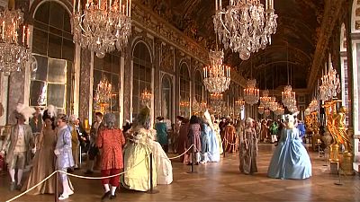ضیافت لباس های اشرافی در کاخ ورسای برای علاقمندان زندگی سلطنتی