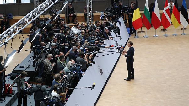 Presidente francês à chegada para cimeira da UE em Bruxelas Presidente francês à chegada para cimeira da UE em Bruxelas