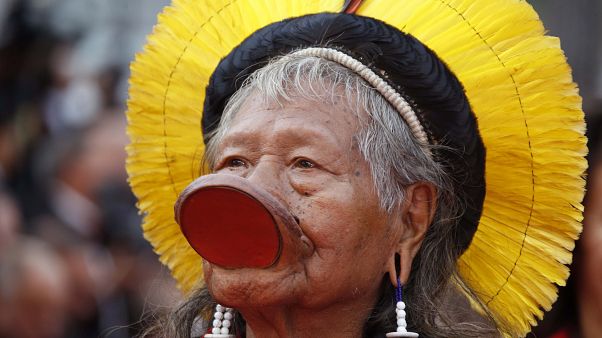 Cacique Raoni recebe apoio em França Cacique Raoni recebe apoio em França