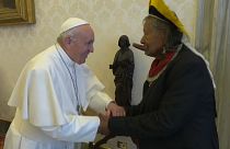 Stammesführer Raoni trifft Papst Franziskus