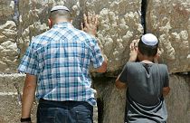 ألمانيا تدعو مواطنيها لارتداء القلنسوة تضامنا مع اليهود