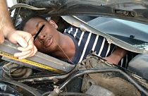  پنهان شدن یک مهاجر در پشت داشبورد خودرو برای ورود به اسپانیا