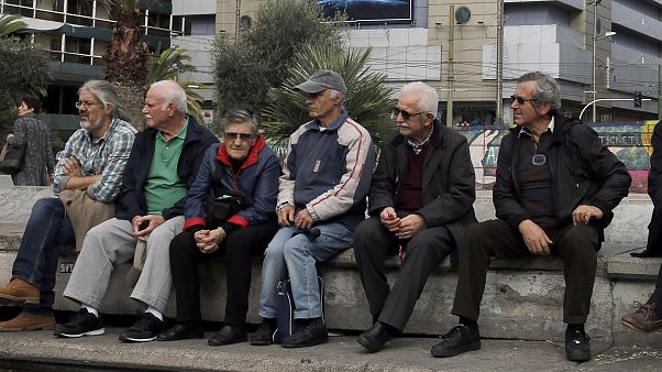 Ελλάδα: Ζητούν από συνταξιούχους 27 εκατομμύρια ευρώ που καταβλήθηκαν λανθασμένα Ελλάδα: Ζητούν από συνταξιούχους 27 εκατομμύρια ευρώ που καταβλήθηκαν λανθασμένα