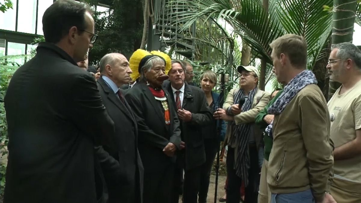 رئیس بومیان آمازون در شهر لیون فرانسه