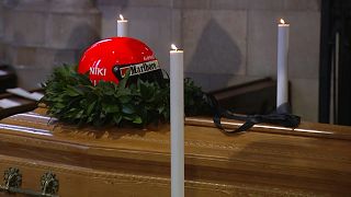 Trauerfeier für Niki Lauda: Hunderte Fans und VIPs im Stephansdom