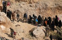 أمريكا تنقل معتقلين يشتبه في انتمائهم لداعش من سوريا إلى العراق