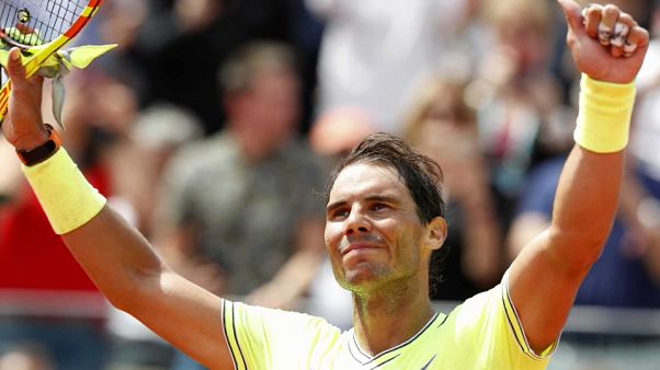 Nadal y Federer avanzan sin problemas en Roland Garros Nadal y Federer avanzan sin problemas en Roland Garros