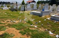 Yunanistan'ın Dedeağaç kentinde Müslüman mezarlığına ırkçı saldırı: 'Yunanistan, Yunanlara ait'