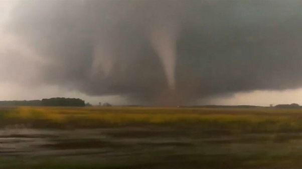 Plusieurs états américains en proie à des tornades et des intempéries Plusieurs états américains en proie à des tornades et des intempéries