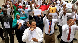 القطاع المصرفي يستجيب لإضراب المعارضة السودانية ويشل البنوك