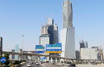 وزير الخارجية السعودي يقول هجمات الطائرات المسيرة على محطات الضخ التابعة لأرامكو هجمات "إرهابية"