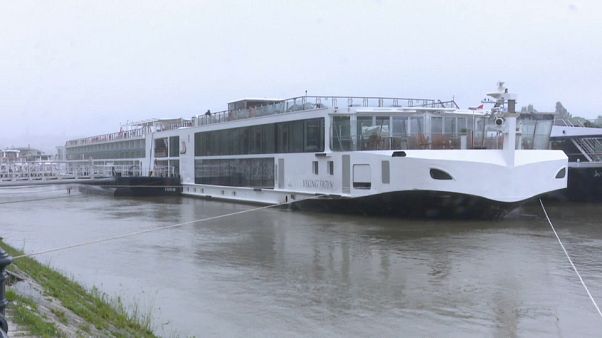 Croisière mortelle à Budapest, un bateau de touristes coule dans le Danube Croisière mortelle à Budapest, un bateau de touristes coule dans le Danube