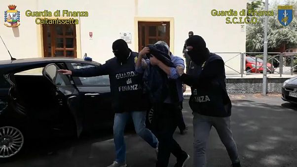 Le mani di Cosa Nostra sui fondi europei, undici arresti in Sicilia Le mani di Cosa Nostra sui fondi europei, undici arresti in Sicilia
