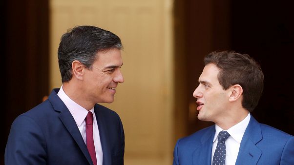 Ciudadanos veta tripartitos con Vox y se deja desear por el PSOE Ciudadanos veta tripartitos con Vox y se deja desear por el PSOE