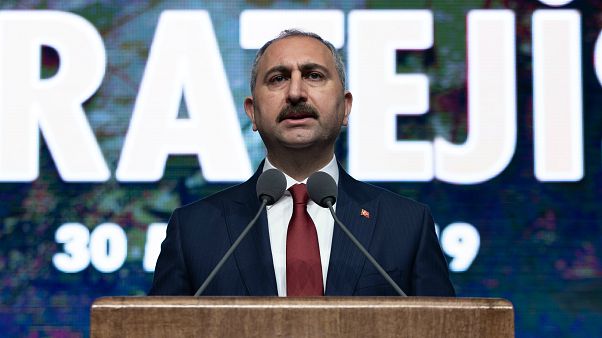 Adalet Bakanı Gül: Kadri Gürsel'e kelepçe takılması kabul edilebilir değil Adalet Bakanı Gül: Kadri Gürsel'e kelepçe takılması kabul edilebilir değil