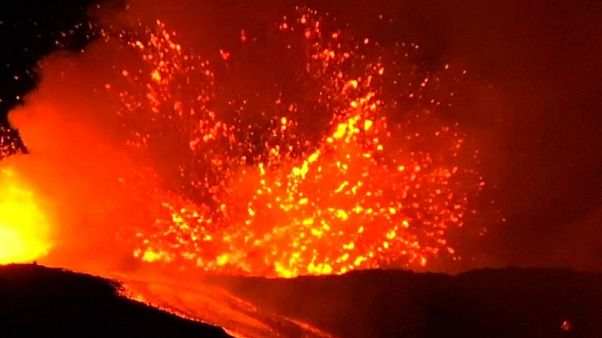 Ιταλία: Eντυπωσιακές εικόνες από την Αίτνα Ιταλία: Eντυπωσιακές εικόνες από την Αίτνα