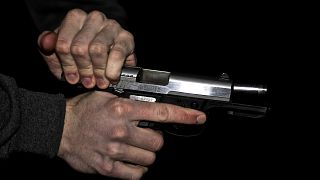 مسلح يقتل رهينتين وينتحر في سويسرا