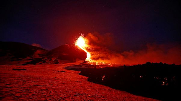 Video | Avrupa'nın en aktif volkanı Etna Yanardağı yeniden faaliyete geçti Video | Avrupa'nın en aktif volkanı Etna Yanardağı yeniden faaliyete geçti