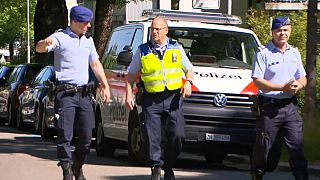 Zurigo: si barrica in casa e spara, tre morti