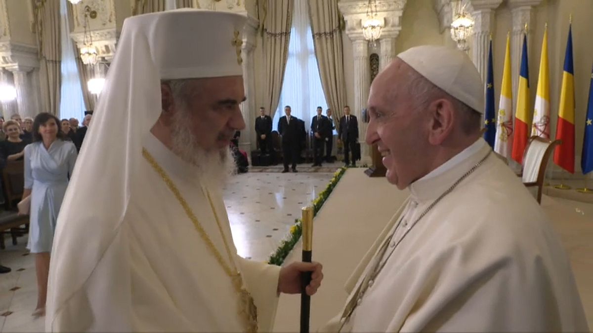 Papa Francisco conclui primeiro dia de visita à Roménia