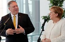 بومبيو والمستشارة الألمانية أنغيلا ميركل