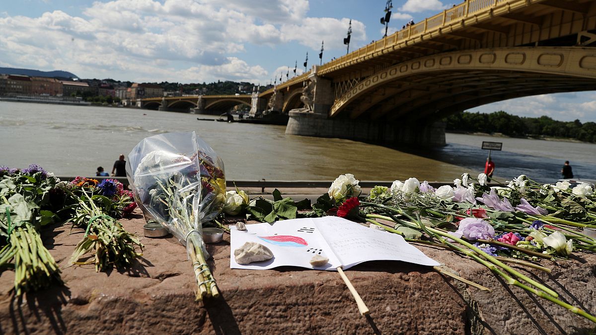 Homenajes a las víctimas a orillas del Danubio