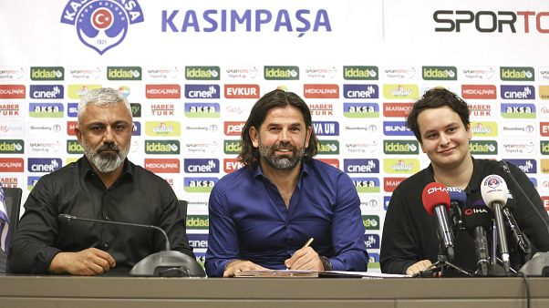 İbrahim Üzülmez'in Kasımpaşa ile yaptığı 1 yıllık anlaşma 4 saatte bitti İbrahim Üzülmez'in Kasımpaşa ile yaptığı 1 yıllık anlaşma 4 saatte bitti