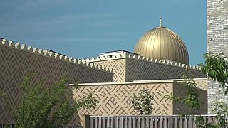 شاهد: أول مسجد في أوروبا بمقاييس تحترم البيئة يفتح أبوابه في مدينة كامبريدج البريطانية