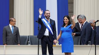 رئيس السلفادور الجديد نجيب أبو كيلة وإلى جانبه زوجته