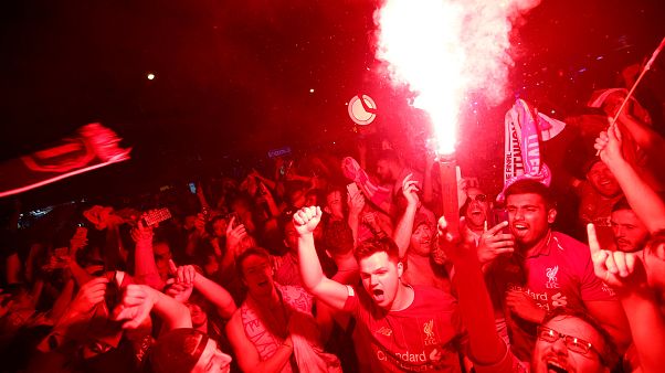 La afición del Liverpool celebra su sexta victoria como campeones de Europa La afición del Liverpool celebra su sexta victoria como campeones de Europa