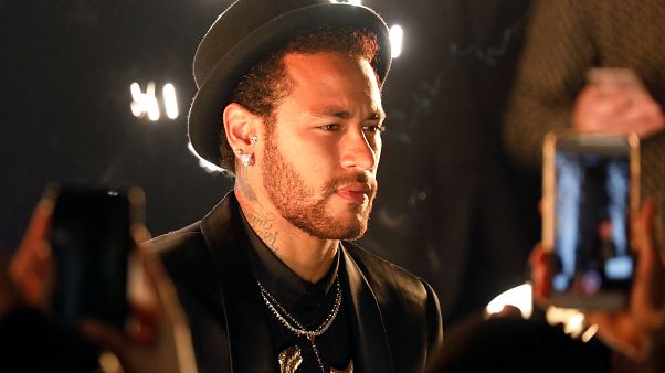 Neymar defende-se de acusação de violação Neymar defende-se de acusação de violação
