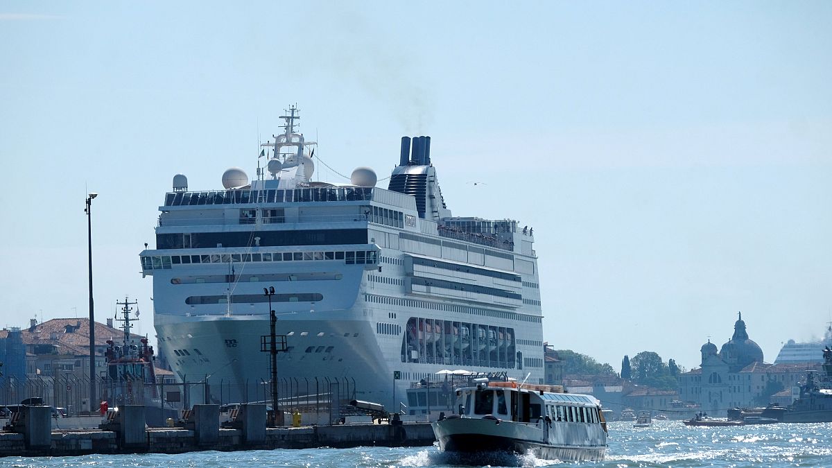 Venedig: Kreuzfahrtsschiff rammt  Touristenboot - 5 Verletzte