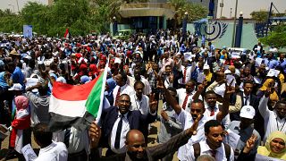 محتجون من تحالف المعارضة خلال اليوم الثاني من الاضراب يوم الخميس في الخرطوم