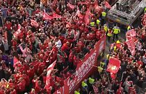 Paseo triunfal de los 'reds' en Liverpool tras ganar la Champions