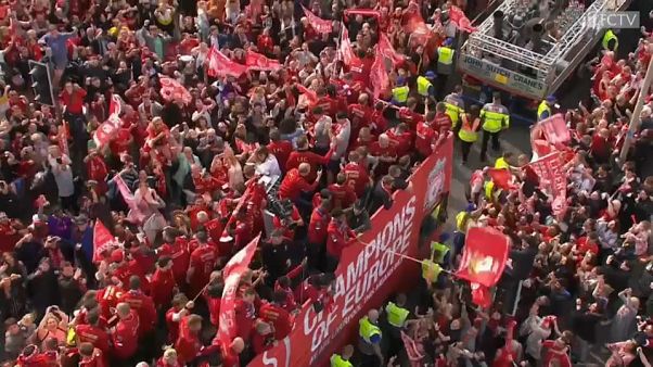 Marée rouge à Liverpool pour accueillir les champions Marée rouge à Liverpool pour accueillir les champions