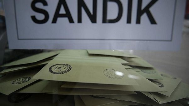 YSK'dan 23 Haziran kararı: Soruşturma geçiren ilçe seçim kurulu müdürleri yeniden görev yapacak YSK'dan 23 Haziran kararı: Soruşturma geçiren ilçe seçim kurulu müdürleri yeniden görev yapacak