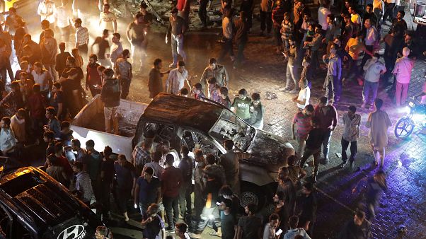 Robbantás volt Szíriában az esti ima után, 13-an meghaltak, köztük gyerekek is Robbantás volt Szíriában az esti ima után, 13-an meghaltak, köztük gyerekek is
