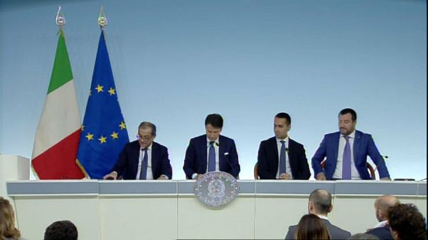 Ένας χρόνος συγκυβέρνησης και συγκρούσεων Ένας χρόνος συγκυβέρνησης και συγκρούσεων