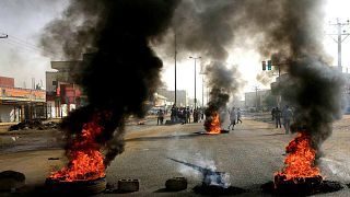 احتجاجات في السودان تطالب الجيش بتسليم السلطة لقوى مدنية