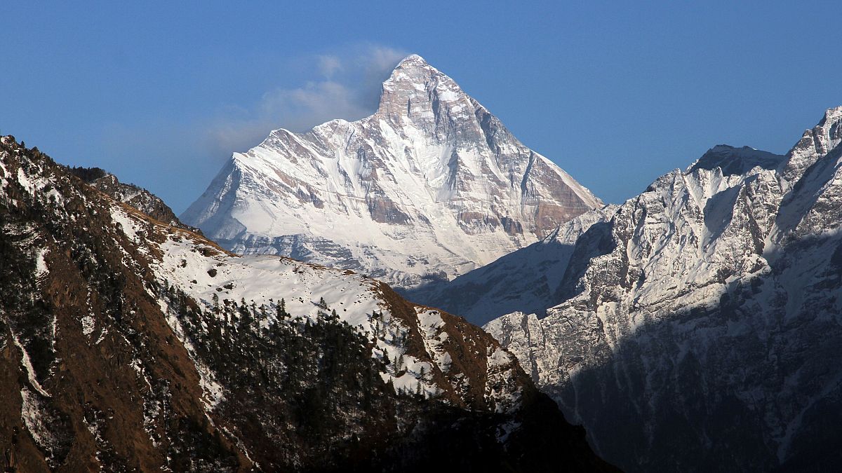 Hallados cinco cuerpos en la búsqueda de los escaladores desaparecidos en el Himalaya