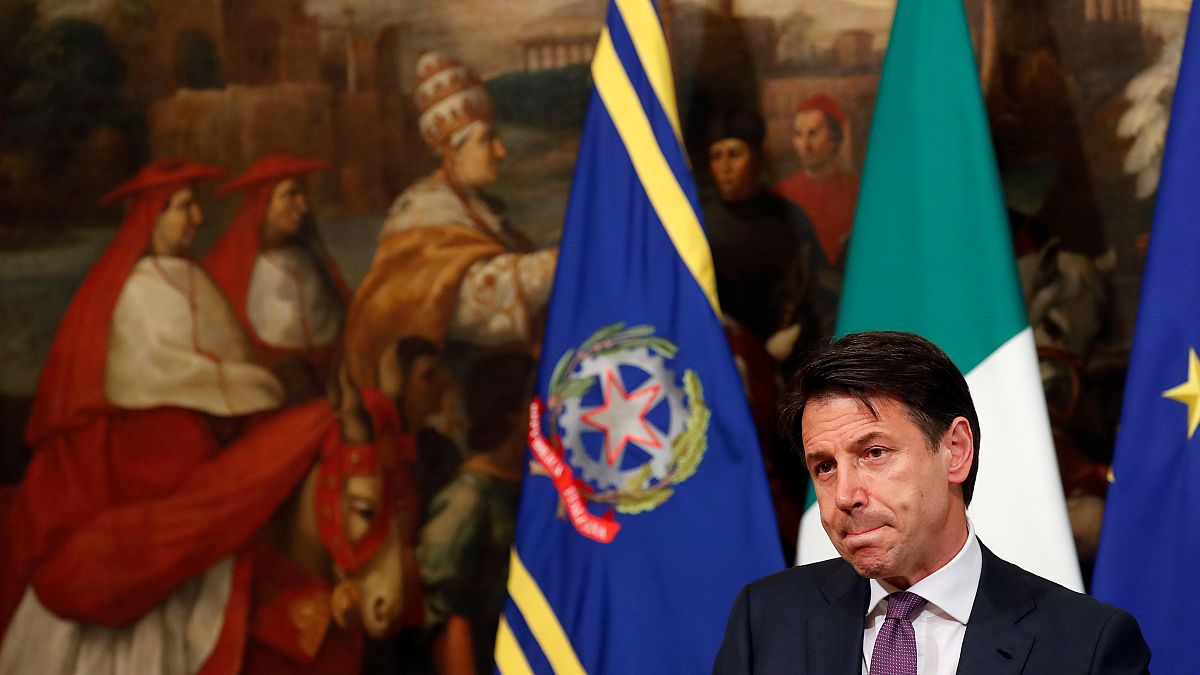 Giuseppe Conte amenaza con dimitir