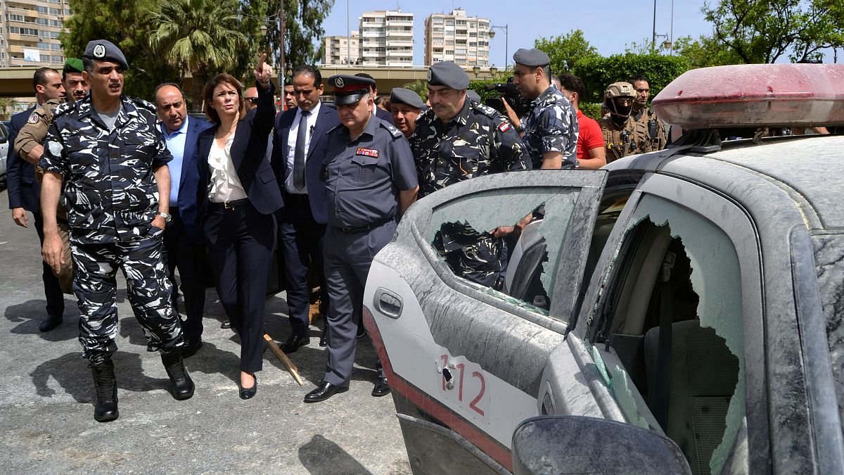 وزيرة الداخلية اللبنانية ريا الحسن تتفقد موقع هجوم في مدينة طرابلس