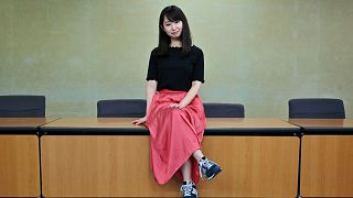 Japon kadınlar 'yüksek topuk'a isyan etti: Sağlık Bakanlığı devrede