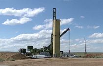 عملية تجهيز الصاروخ لتجريبه