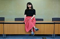 ممثلة تقود حملة ضد انتعال النساء للكعب العالي خلال العمل في اليابان